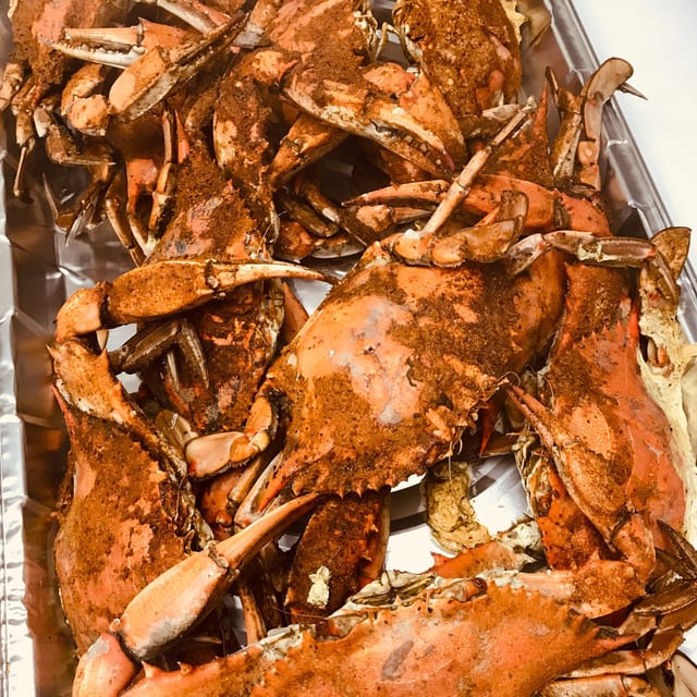 1/2 Bushel #1 Med/Lg Mix Male Crabs.